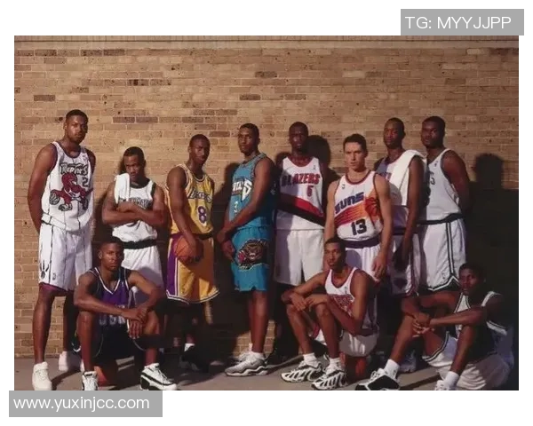 足球巨星与科比的传奇相遇共同追逐梦想的精彩瞬间